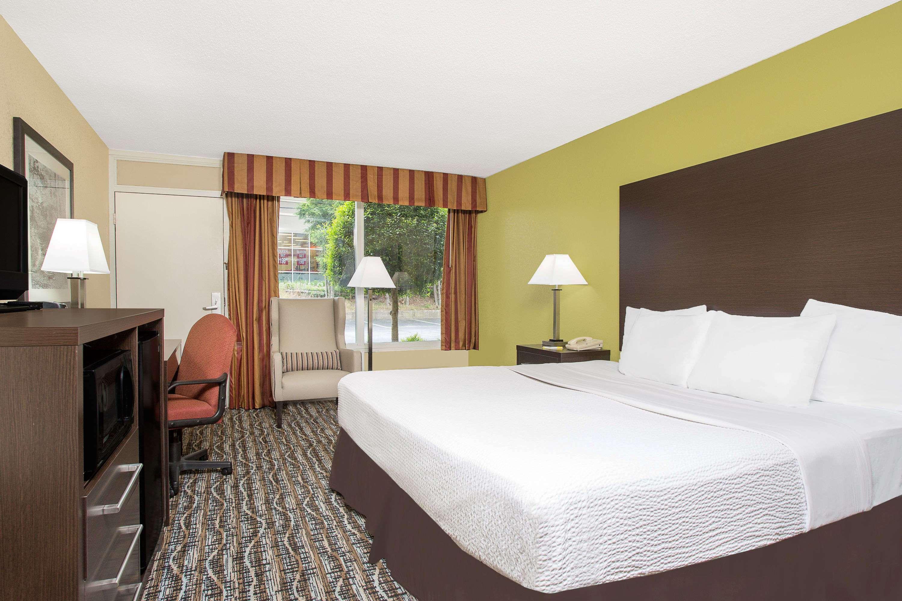 Days Inn By Wyndham Asheville/Mall エクステリア 写真