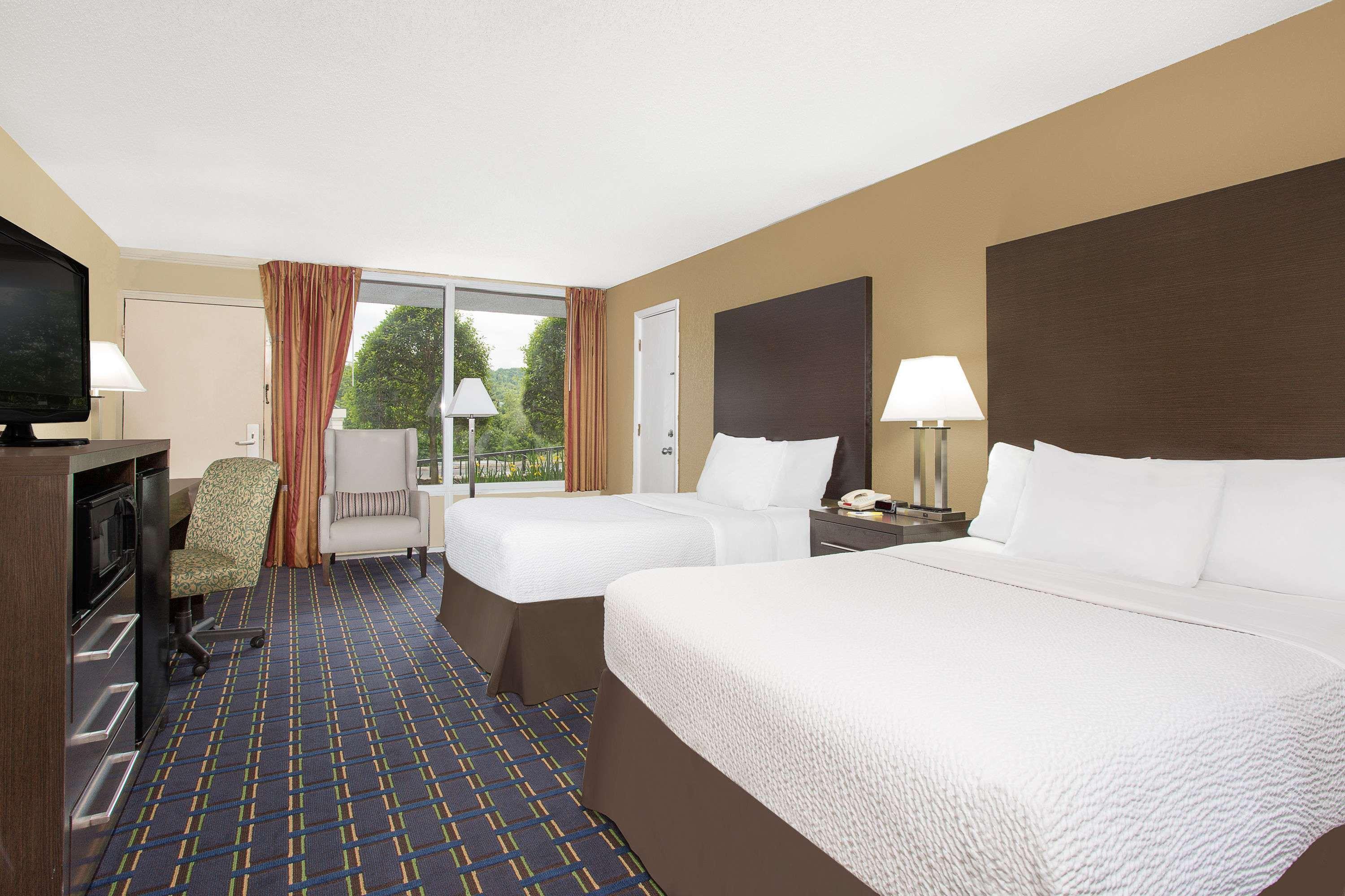 Days Inn By Wyndham Asheville/Mall エクステリア 写真