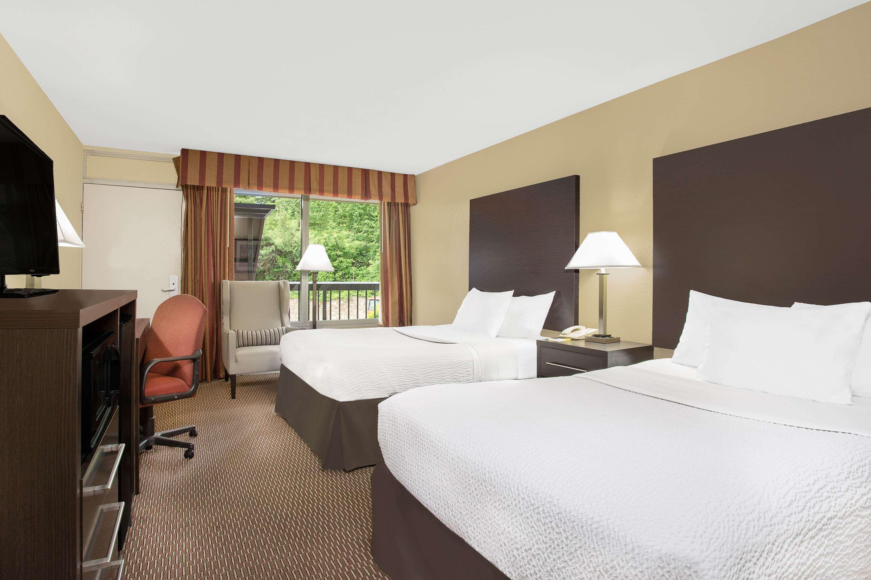 Days Inn By Wyndham Asheville/Mall エクステリア 写真