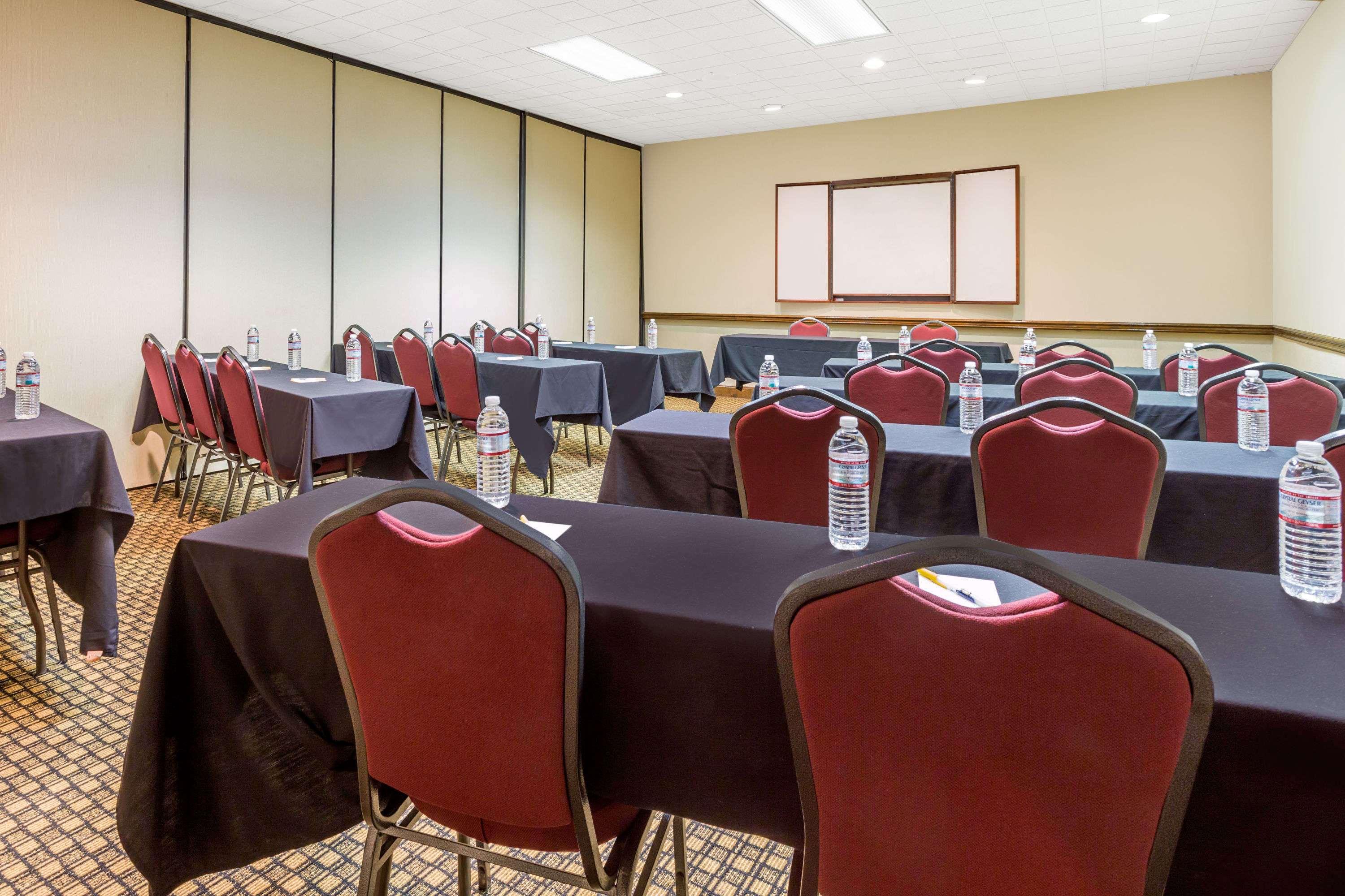 Days Inn By Wyndham Asheville/Mall エクステリア 写真