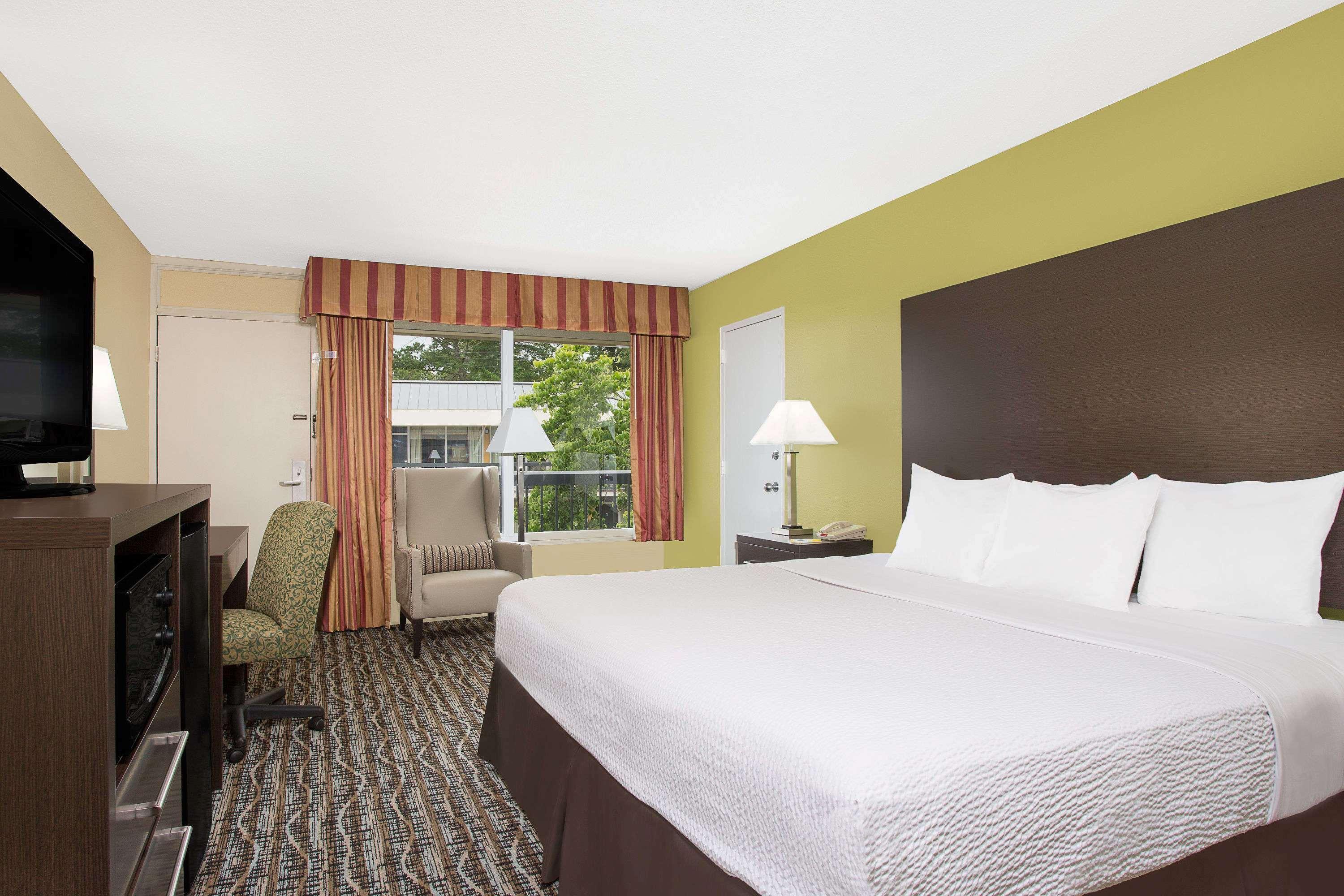 Days Inn By Wyndham Asheville/Mall エクステリア 写真