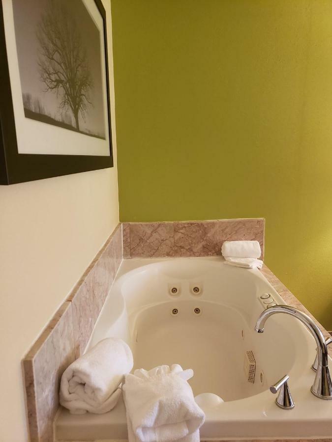 Days Inn By Wyndham Asheville/Mall エクステリア 写真