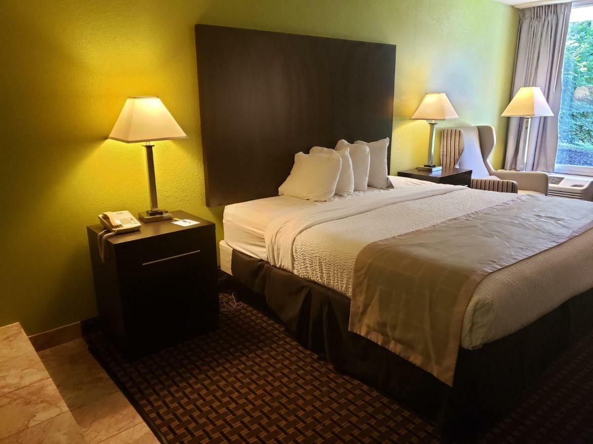 Days Inn By Wyndham Asheville/Mall エクステリア 写真