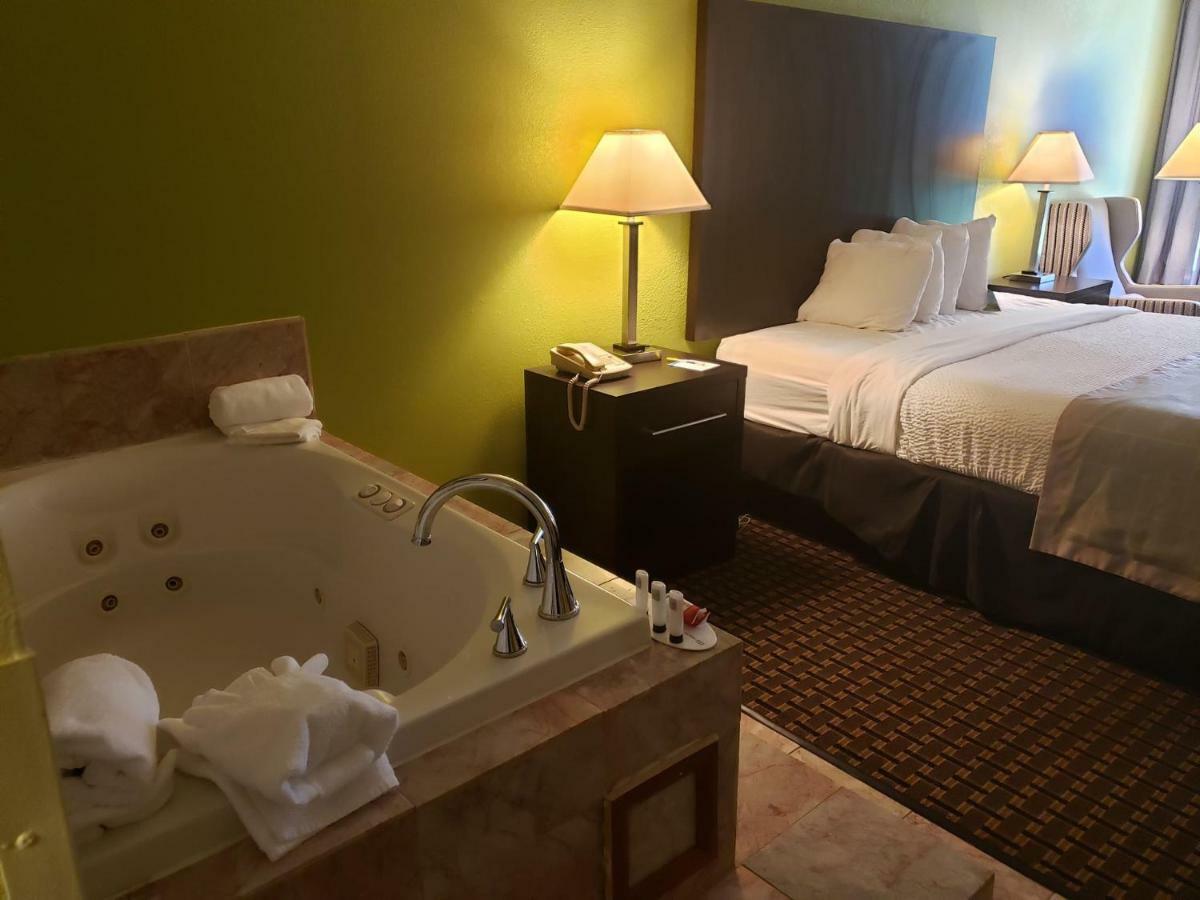 Days Inn By Wyndham Asheville/Mall エクステリア 写真